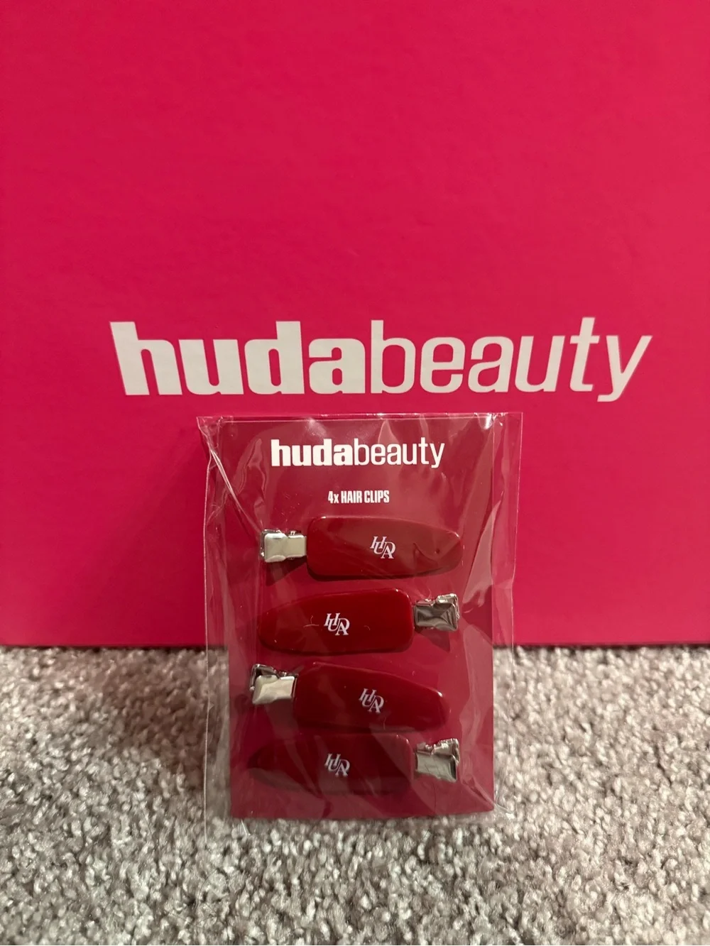 HUDA BEAUTY Red Hair Clips - Set of 4